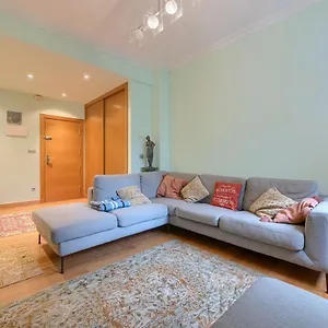 Encanto Y Confort En Calle Epalza - Tu Familia En El Corazon De Apartamento